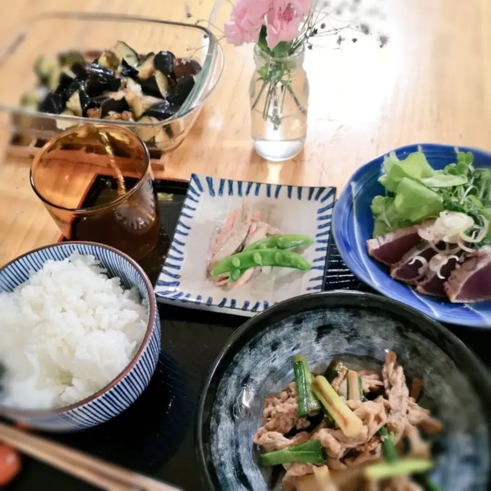 ﾆﾝﾆｸ葉と豚
鰹たたき
ｻﾗﾀﾞごぼうｻﾗﾀﾞ|みきやんさん