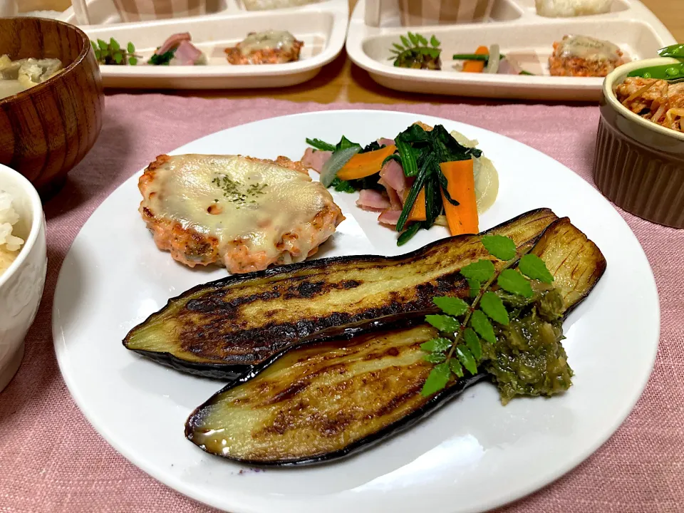 ＊サーモンチーズバーグ🧀🐟＆木の芽味噌焼き茄子🍆＊|＊抹茶＊さん