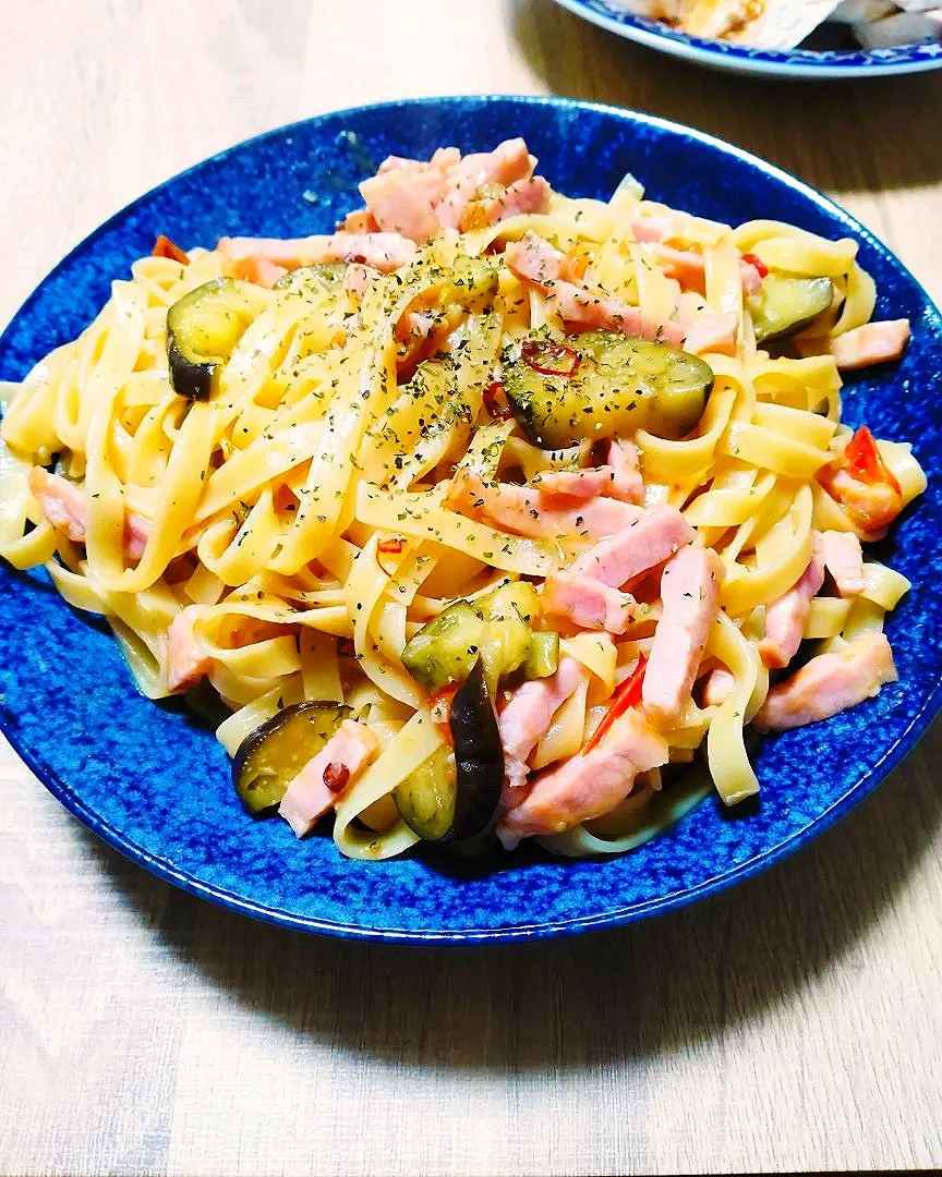 茄子とベーコントマトのフェットチーネ🍝|ラークさん