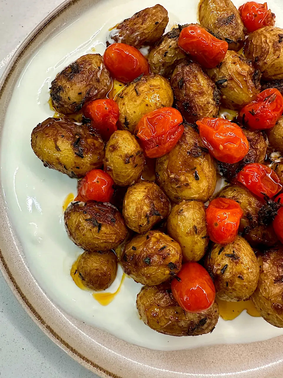 Mixed herbs baby potatoes and cherry tomatoes|aceさん