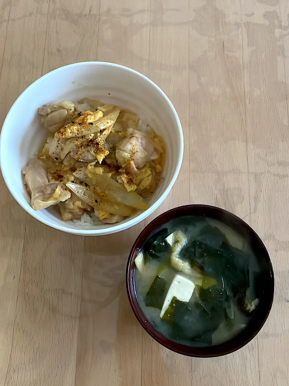 トロ玉親子丼　味噌汁|そのみさん