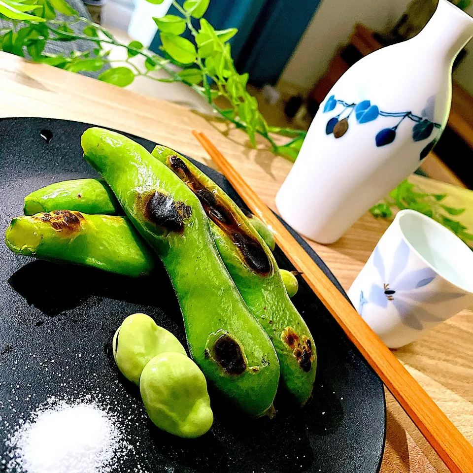 超簡単おつまみ　🫛焼きそら豆🍶|Sの食卓さん