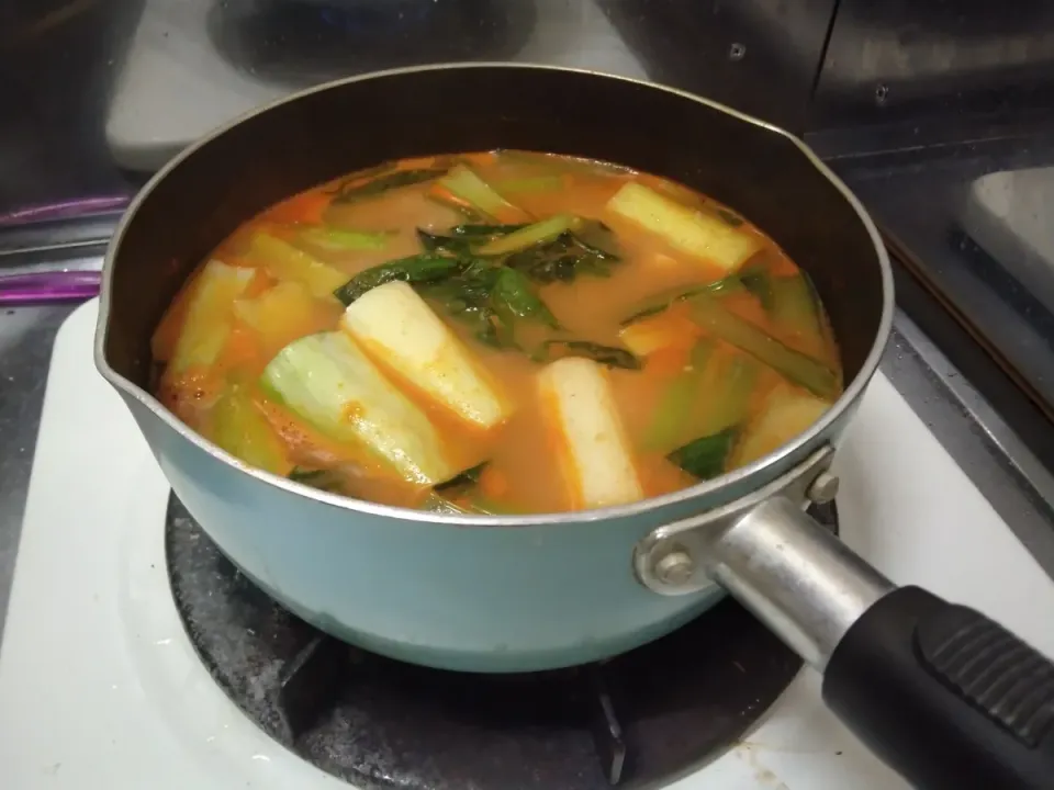 Snapdishの料理写真:粒みそなどで辛味噌鍋風味噌スープ|にんにくと唐辛子が特に好き❤️(元シャリマー)さん