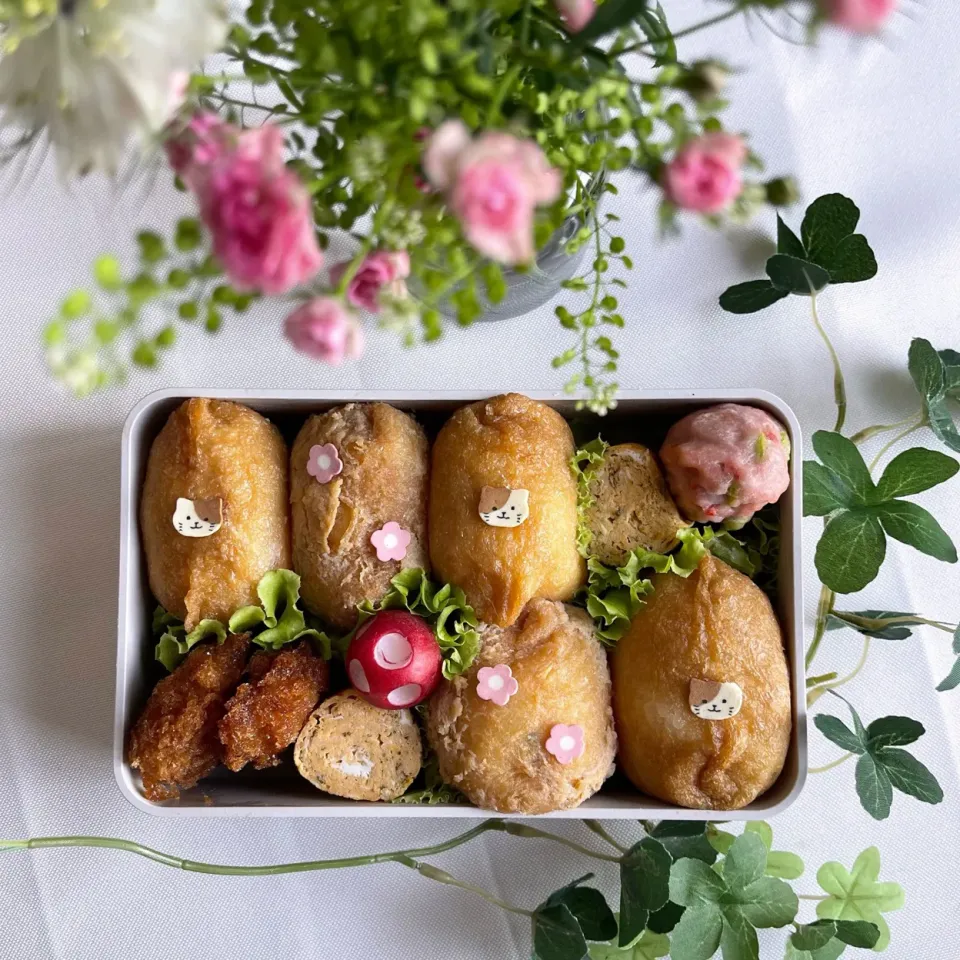 Snapdishの料理写真:4/27❤︎主人の五目いなり寿司弁当🌱✨

久しぶりに晴れて気持ち良い朝ですね☀️🥰|Makinsさん