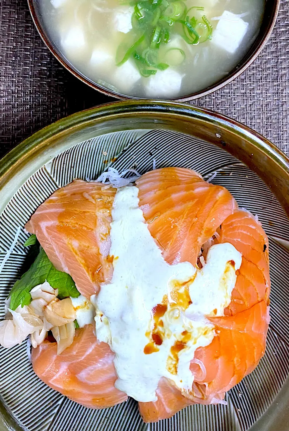 Snapdishの料理写真:サーモン丼|すくらんぶるえっぐさん