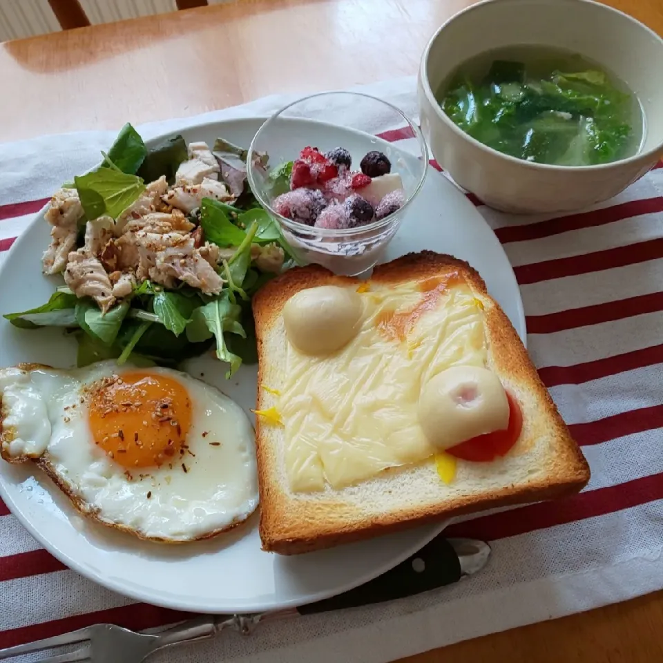 チーズトーストで朝ごはん|えるえるさん