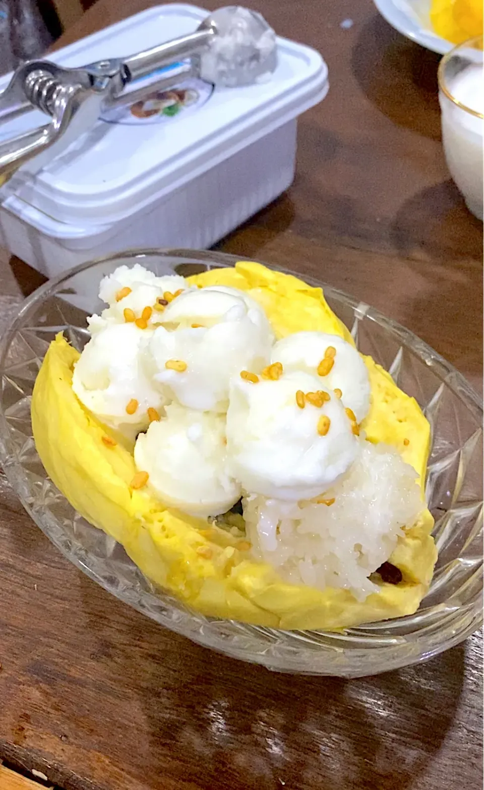 Durian Sticky Rice Ice Cream|ดลพร เขมะสมบูรณ์さん