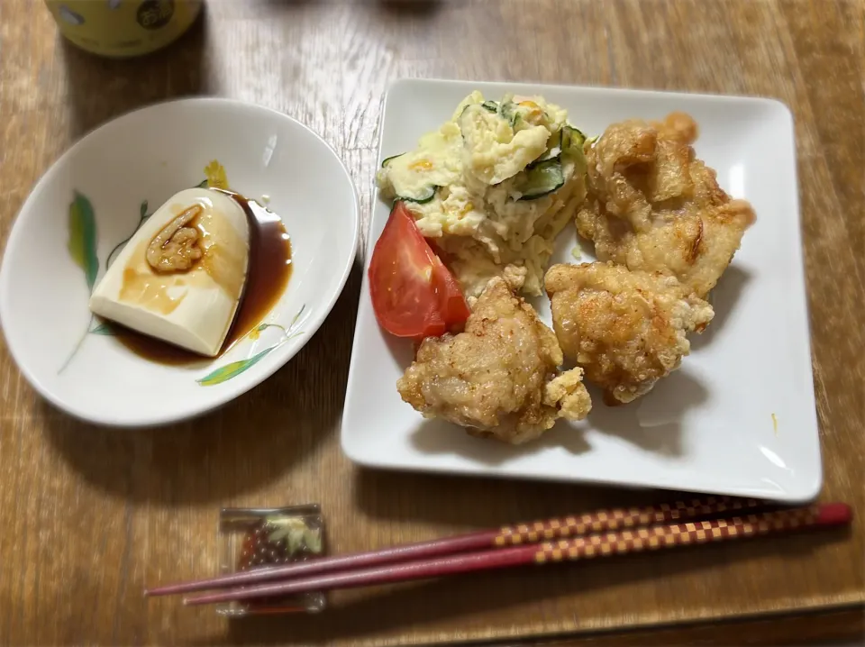 Snapdishの料理写真:塩唐揚げ・ポテトサラダ・冷奴・味噌汁・ご飯|ちびろ菌さん