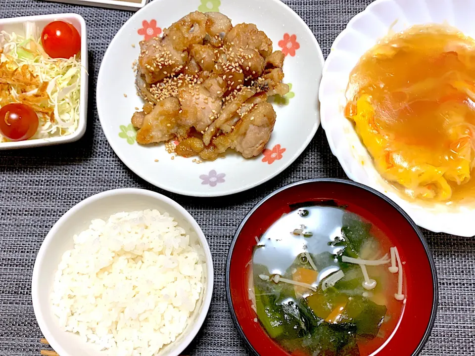 鶏モモとレンコン甘酢炒め、かに玉風、わかめとえのきの味噌汁|maa@さん