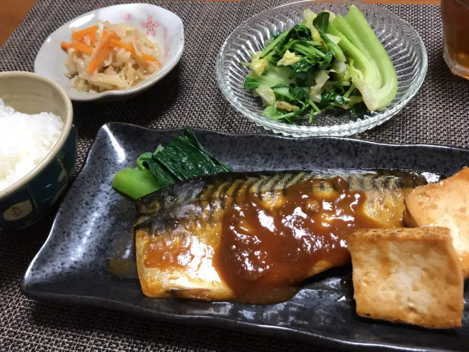 主菜　鯖の味噌煮(焼き豆腐、茹で小松菜)|柚子きりかさん