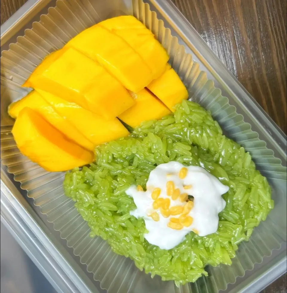 Pandan Sticky Rice w/ Mango 🥭💚
...
...
Mmmmmm... Super Sweet & Yummylicious! 🥰|An'leeさん