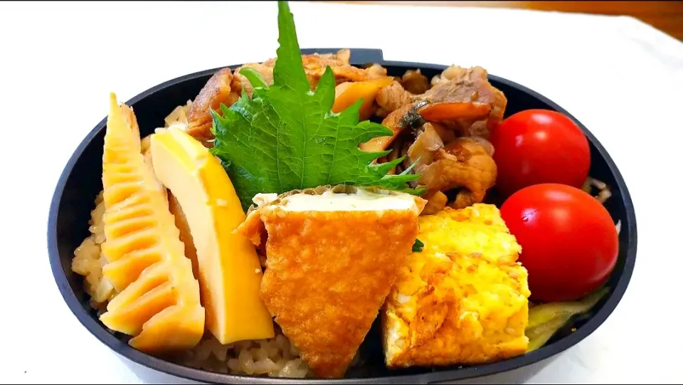 4/27のお弁当🍱
筍の炊き込みご飯弁当|卯月さん