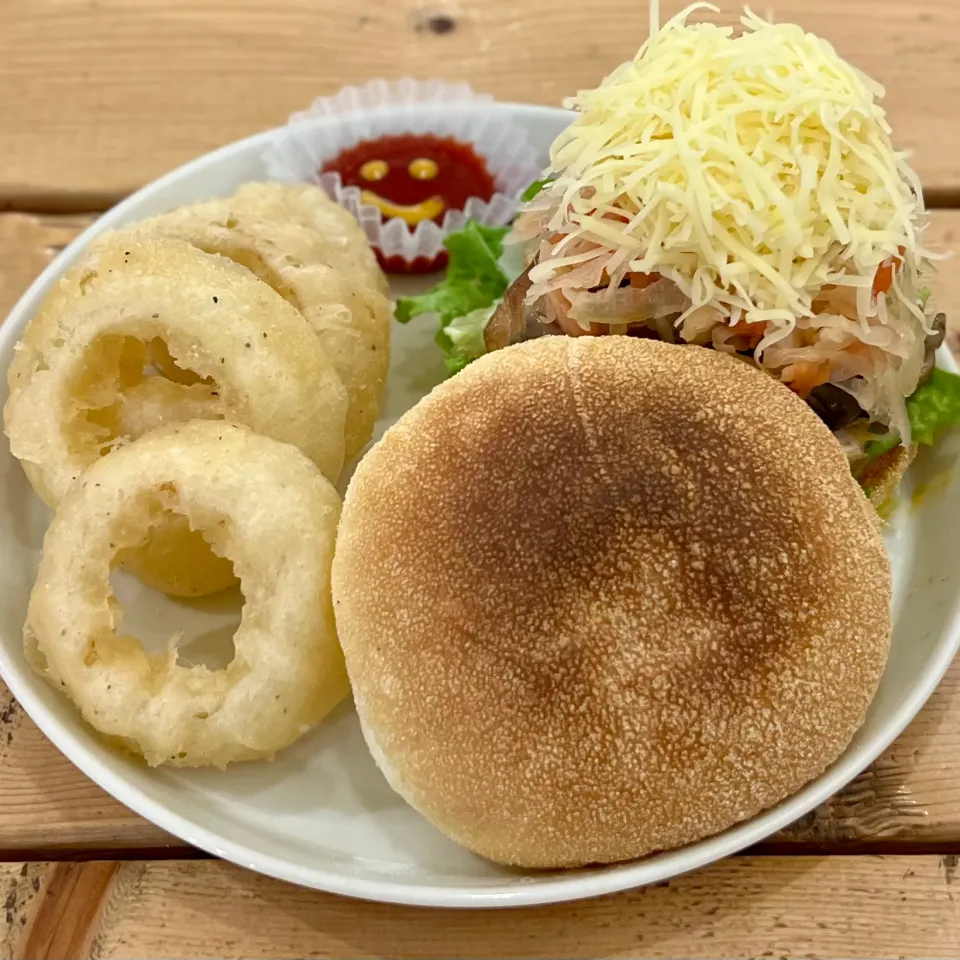 Snapdishの料理写真:Sonora burger きのこチーズバーガー（自家製スモークチキン）|ddr3rdmixさん