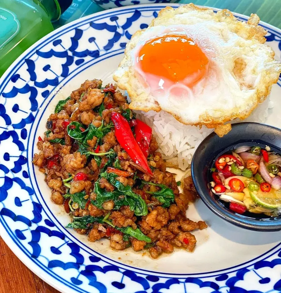 Spicy Pad Gaprao Moo Sup w/ Kai Dao 🤤🌶️🌶️🐷🍳
...
...
Super Yuuuuuummy!|An'leeさん