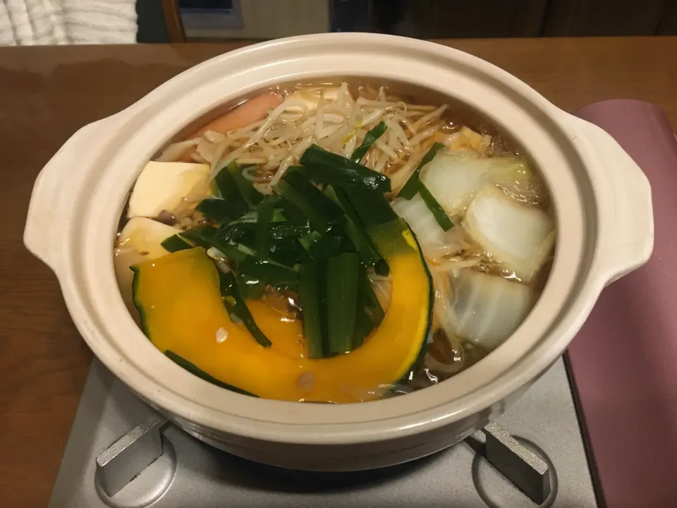 Snapdishの料理写真:あるもので作った寄せ鍋(アルモンデ企画)|enarinさん