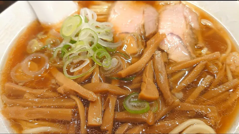 【1956年創業】
中華そば 共楽
竹の子そば (葱多め、1,000円)
＋麺大盛 (50g、50円)
@銀座2分、銀座一丁目、東銀座
(JR有楽町駅から徒歩6分)
23092 (94,840)|大脇さん