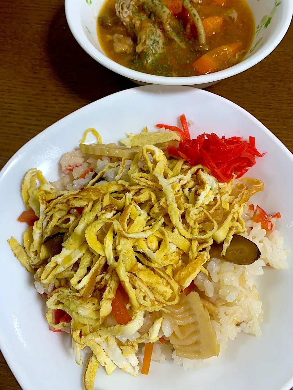 Snapdishの料理写真:ちらし寿司と豚スープ|ma_yaさん