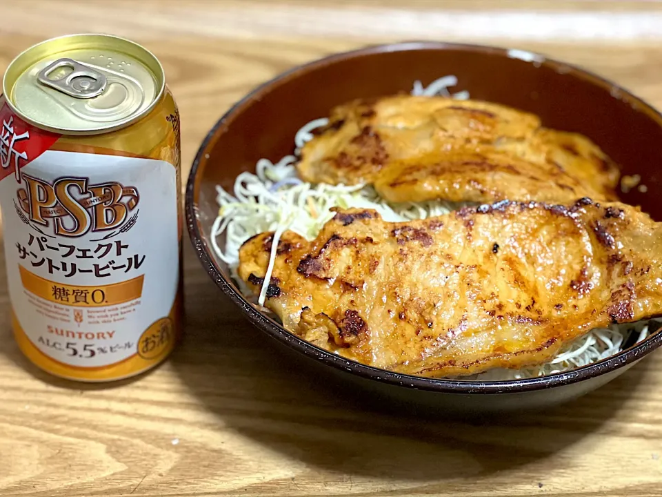 ☆豚肉味噌漬け焼き丼 ☆パーフェクトサントリービール🍺|まぁたんさん