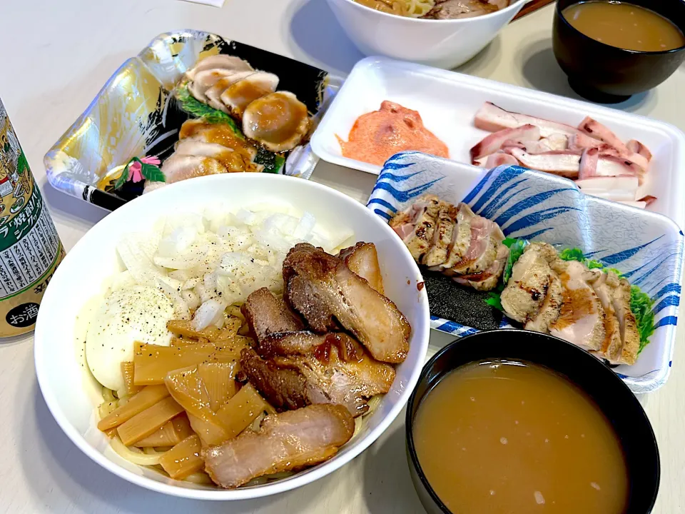 Snapdishの料理写真:#晩酌スタート♡
#つけ麺
#あずみ特製焼豚のせ
#鶏の刺身&叩き|やすさん