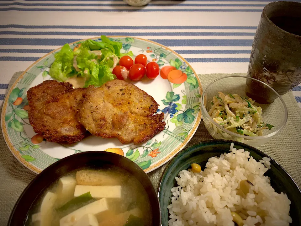 2023/4/28 晩御飯🍴😋 ミラノ風カツレツ(  ´ ` )|ひーちゃんさん