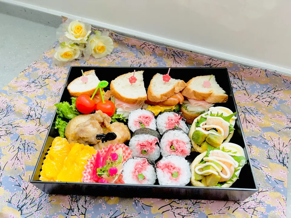 「お花見弁当🌸」|バシュランさん