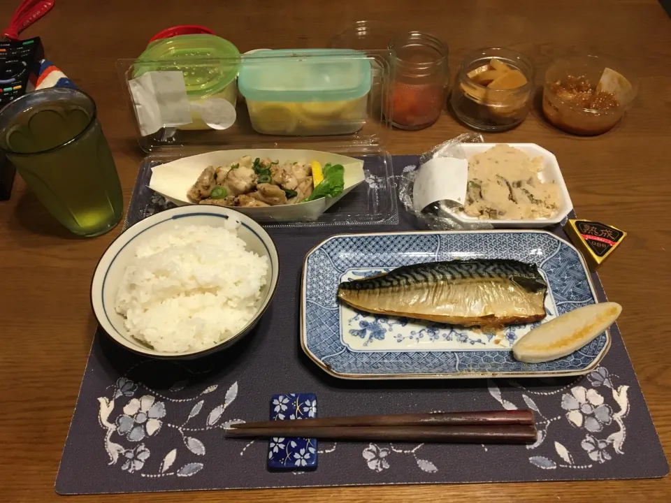 お惣菜三点(塩鯖焼き,炭火焼き鶏とろ,卯の花)(夕飯)|enarinさん