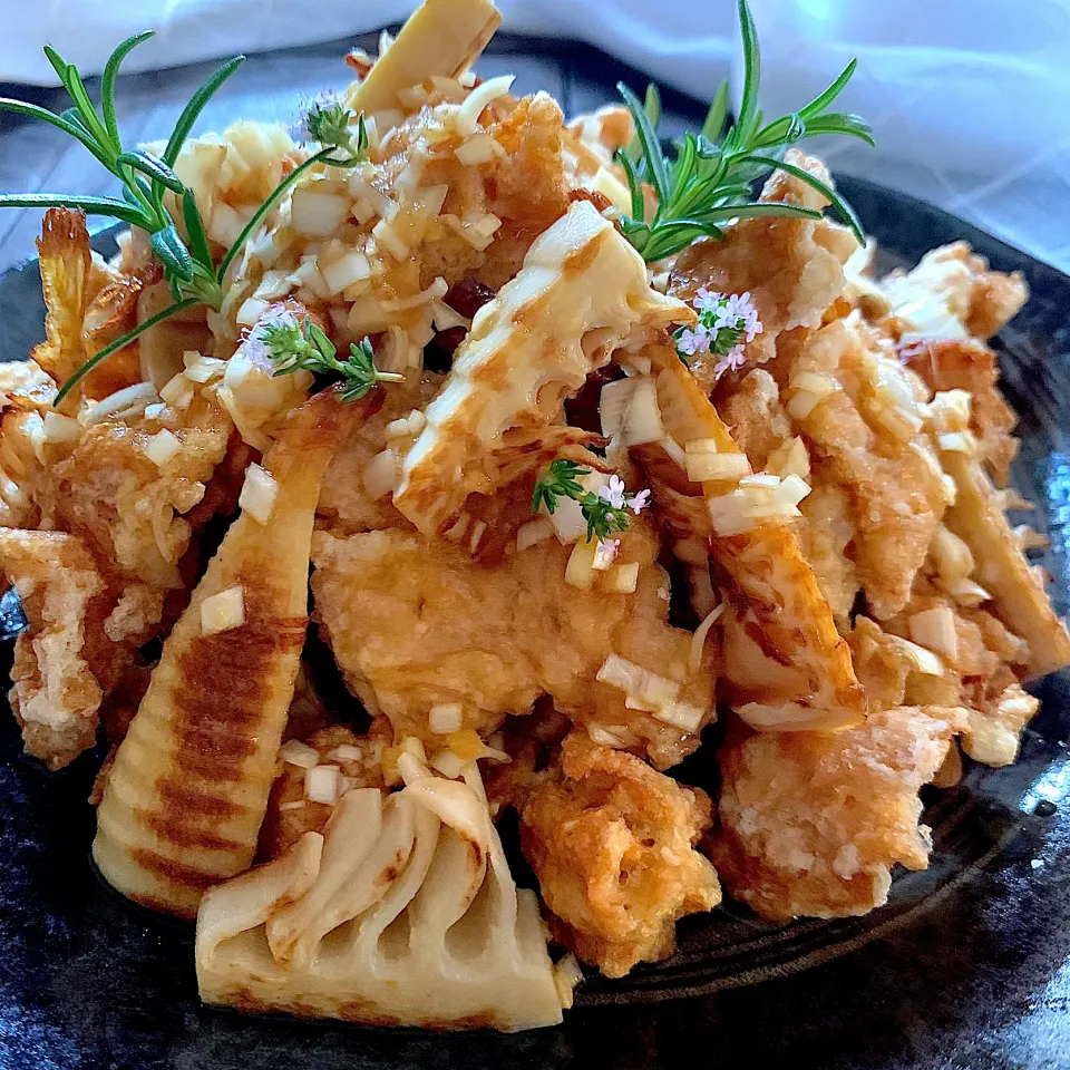 Snapdishの料理写真:タケノコと大豆のお肉でやみつき油淋鶏風【肉の日に大豆ミート】|なだちいさん