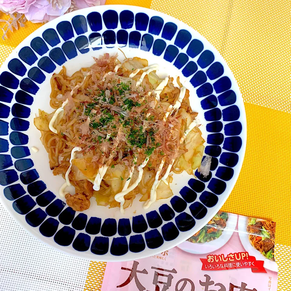 Snapdishの料理写真:大豆のお肉でキムチ焼きそば|chicaocafeさん