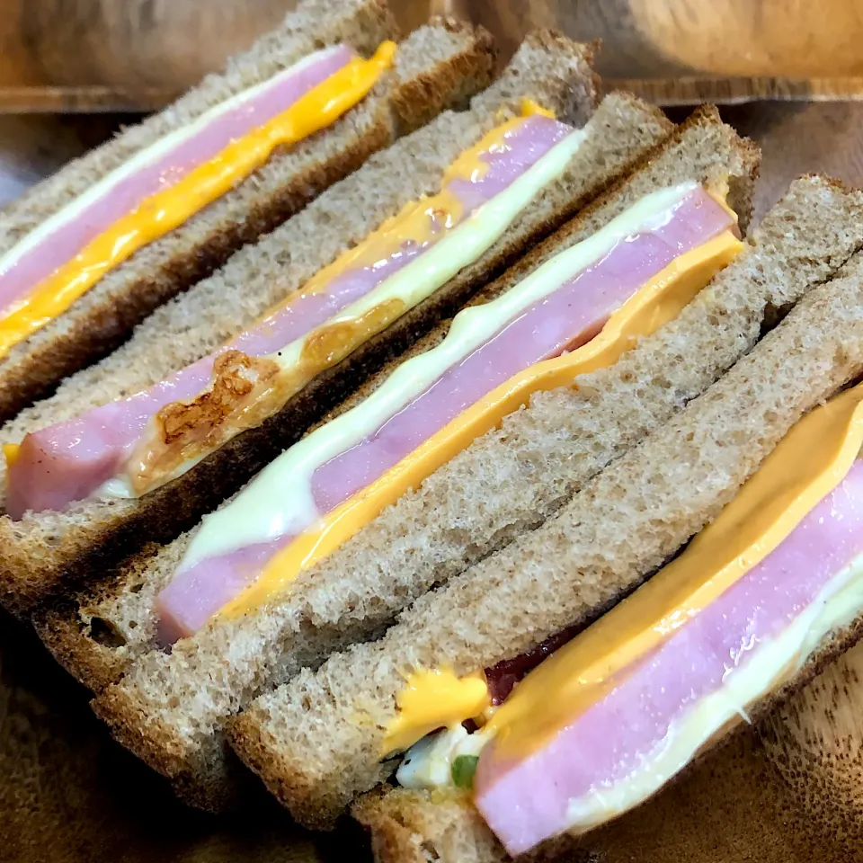 henryさんの料理 メルトロリッチ🧀ハムホットサンド🥪|henryさん