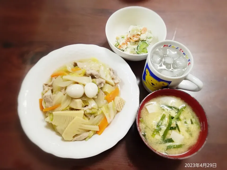 2023年4月29日の晩ご飯
中華丼
ポテトサラダ
ニラと卵のお味噌汁
焼酎水割り|ソラ♂のご飯さん