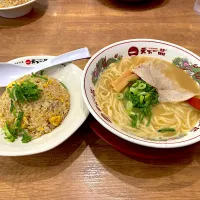 Snapdishの料理写真:天下一品　ラーメンと半炒飯|コージ💫さん