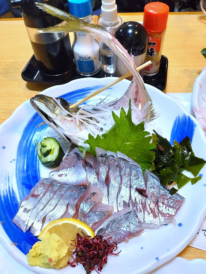 Snapdishの料理写真:しまあじの刺し身🐟|ラークさん