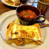 ミネストローネと食パンでりんごパイ風|ＭＡＲＵＥ家の食卓さん