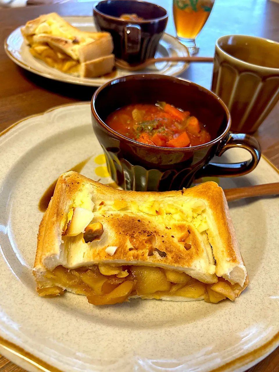 Snapdishの料理写真:ミネストローネと食パンでりんごパイ風|ＭＡＲＵＥ家の食卓さん