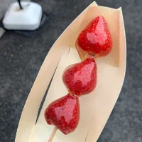 Snapdishの料理写真:築地 いちご飴🍓🍓🍓|shoさん