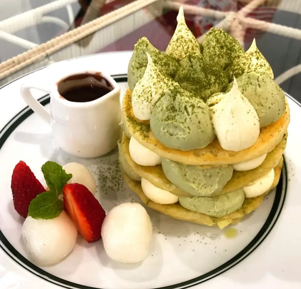 Mmmmm... Matcha Tiramisu Pancakes Taste Super Heavenly! 🤤🍓🥞💚|An'leeさん