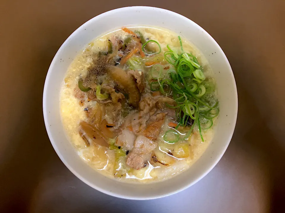 エースコック ワンタンメン(豚肉野菜炒入)|ばーさんさん