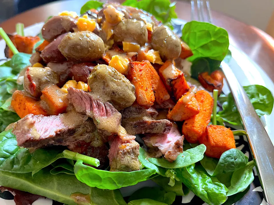 Steak salad|Laki Maikaʻiさん