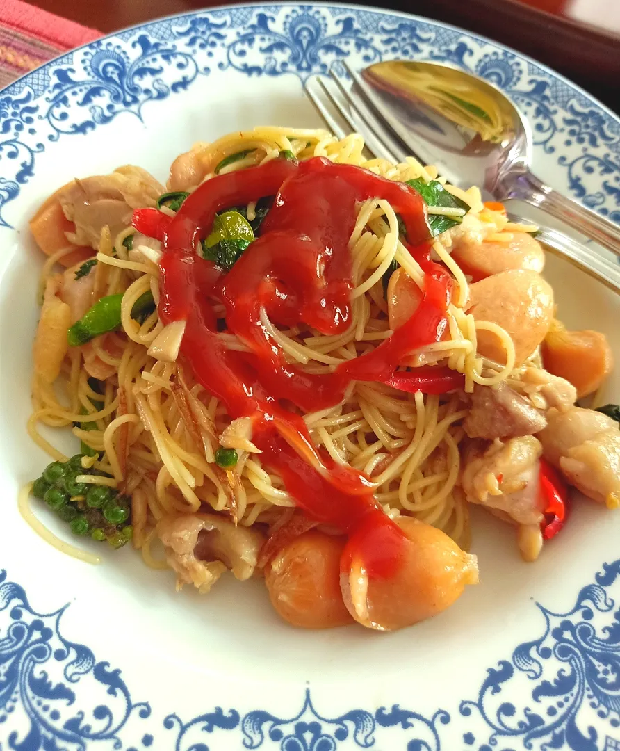 Homemade Thai Drunken Spaghetti aka 'Spaghetti Pad Kee Mao' (สปาเก็ตตี้ผัดขี้เมา) 🌶️🌶️🌶️|An'leeさん