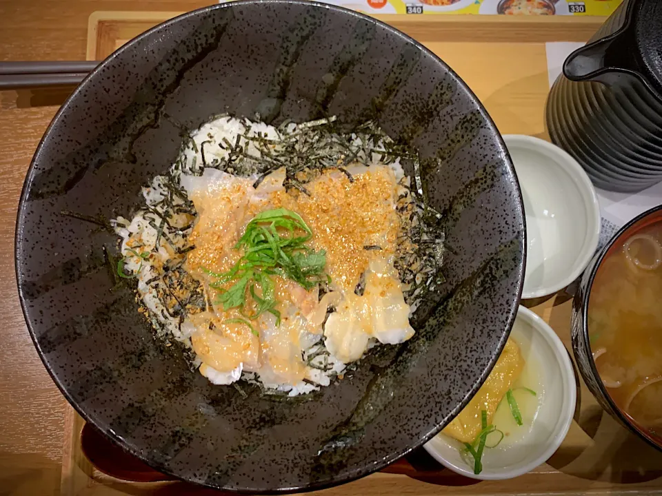 真鯛のごまだれ丼🐟|shoさん