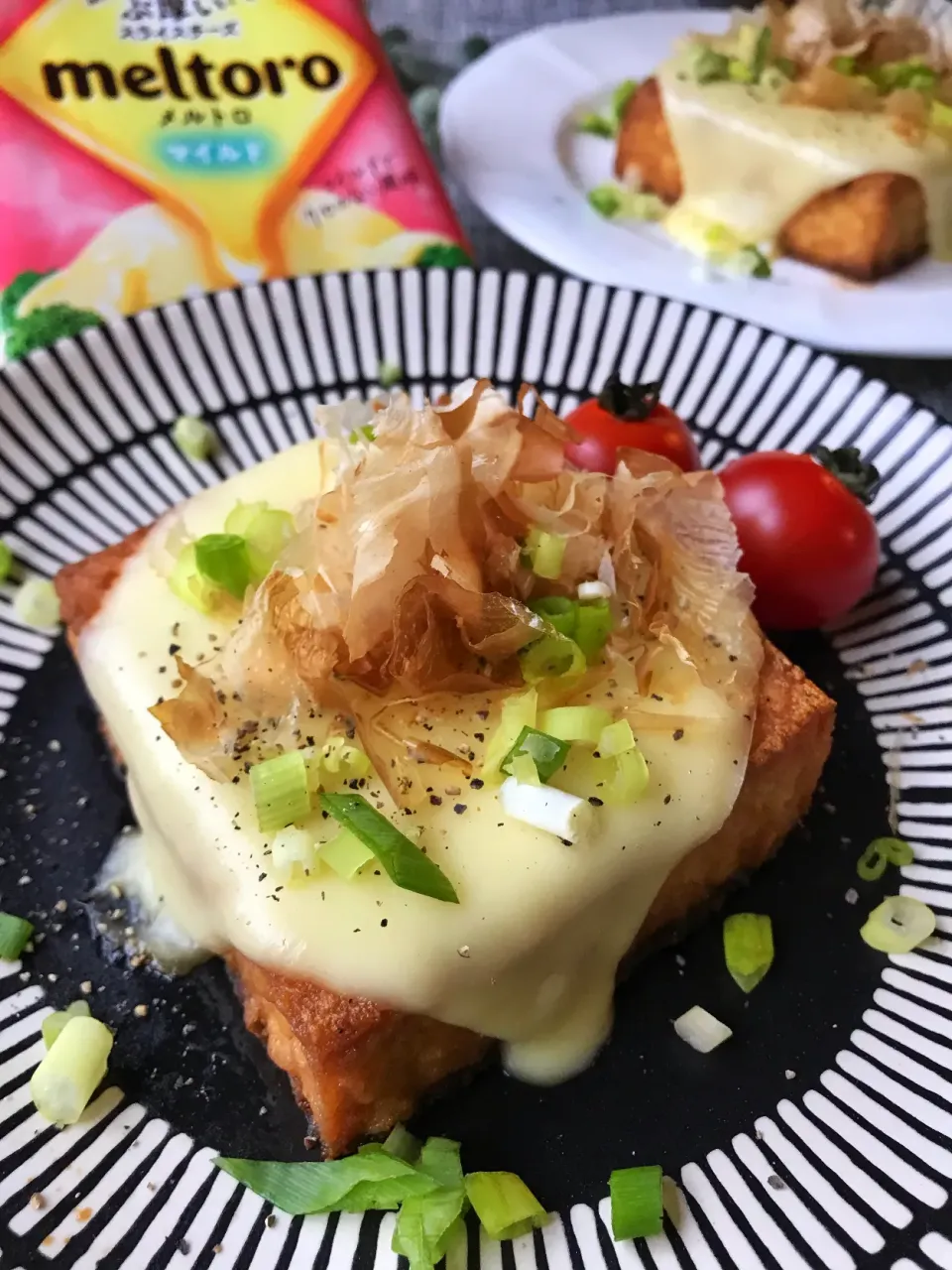 おかちさんの料理 厚揚げ焼きにメルトロリッチ🍀*゜|まなまな♡さん