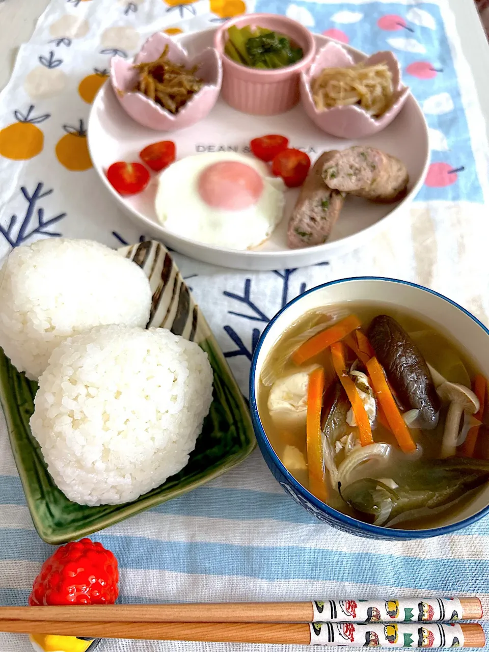 Snapdishの料理写真:大葉入り手作りソーセージプレートで🍽朝ごはん|こずりんさん