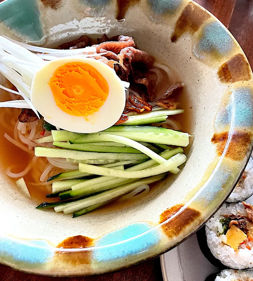 盛岡冷麺六甲牛焼き肉乗せとキンパの昼食|カピバラおやじさん