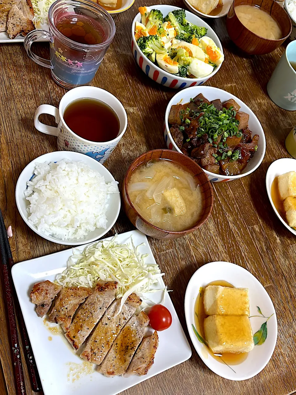 めんつゆで揚げ出し豆腐・ニンニク醤油トンテキ・ブロッコリーサラダ・どて焼き・味噌汁・ご飯|ちびろ菌さん