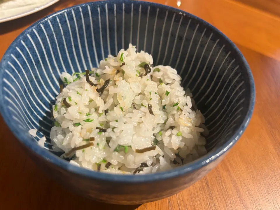 コシアブラと塩昆布の混ぜご飯|takosさん