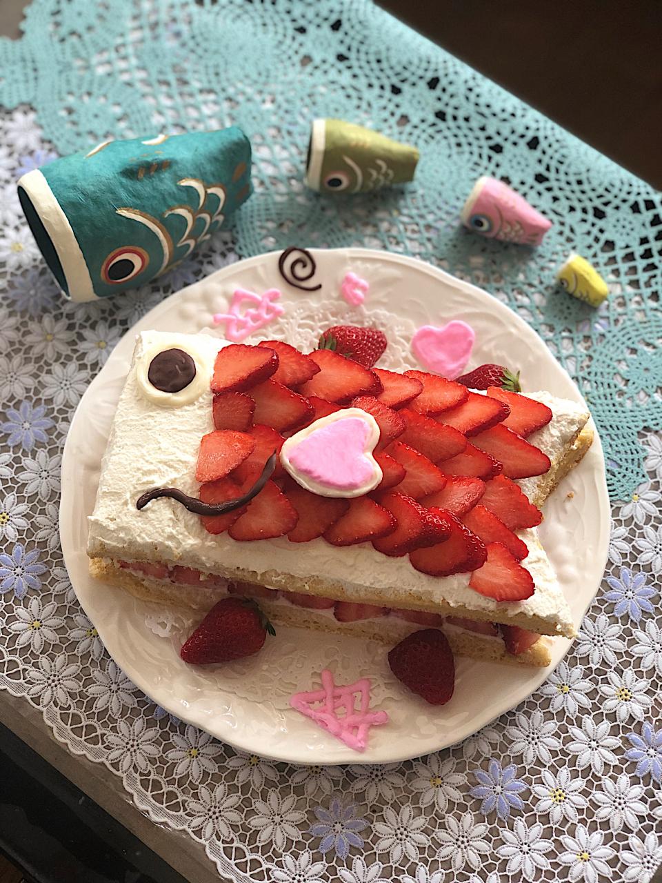 苺たっぷり鯉のぼりケーキ🎏🍰