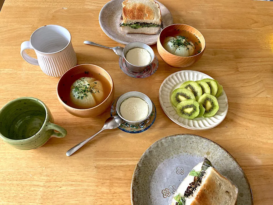 ひじき煮サンドで朝ごはん(* ˘ ³˘)♡*˚Ⴛ̅̀∣ժ̅ ꒭~੭ੇ♡|さくたえさん