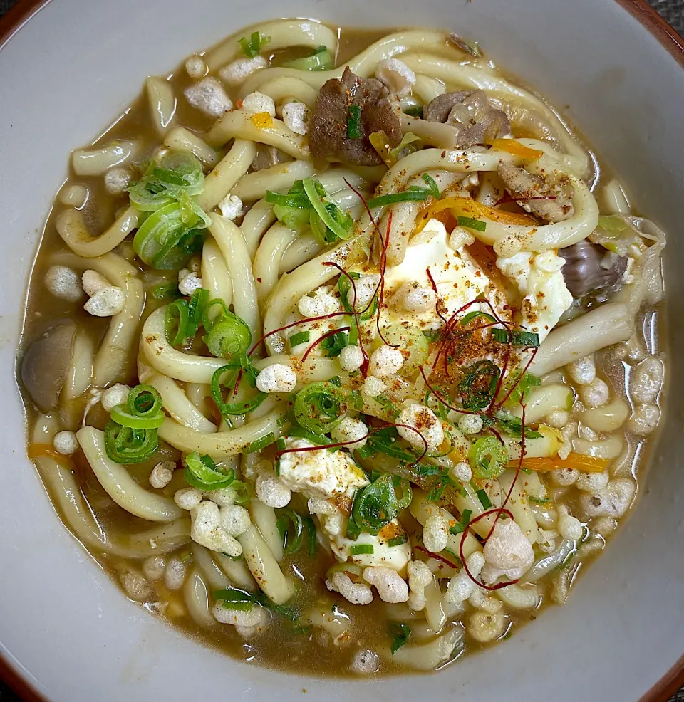 鶏レバ豆腐の煮込みうどん|すくらんぶるえっぐさん