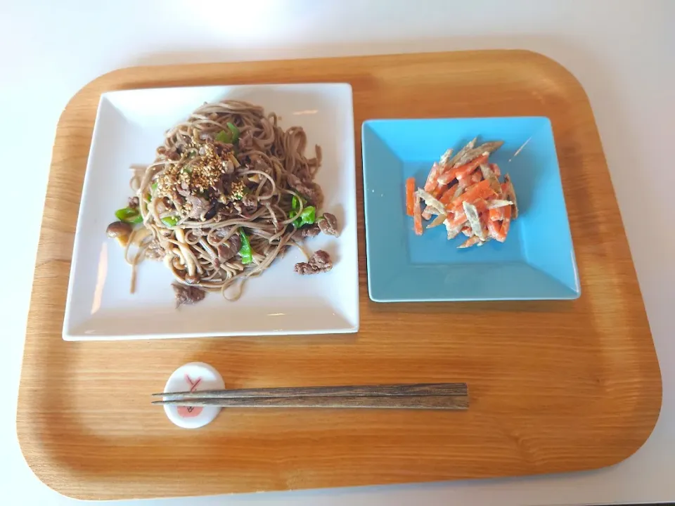 今日の夕食　牛肉の味噌炒めそば、ごぼうサラダ|pinknari🐰🌈さん