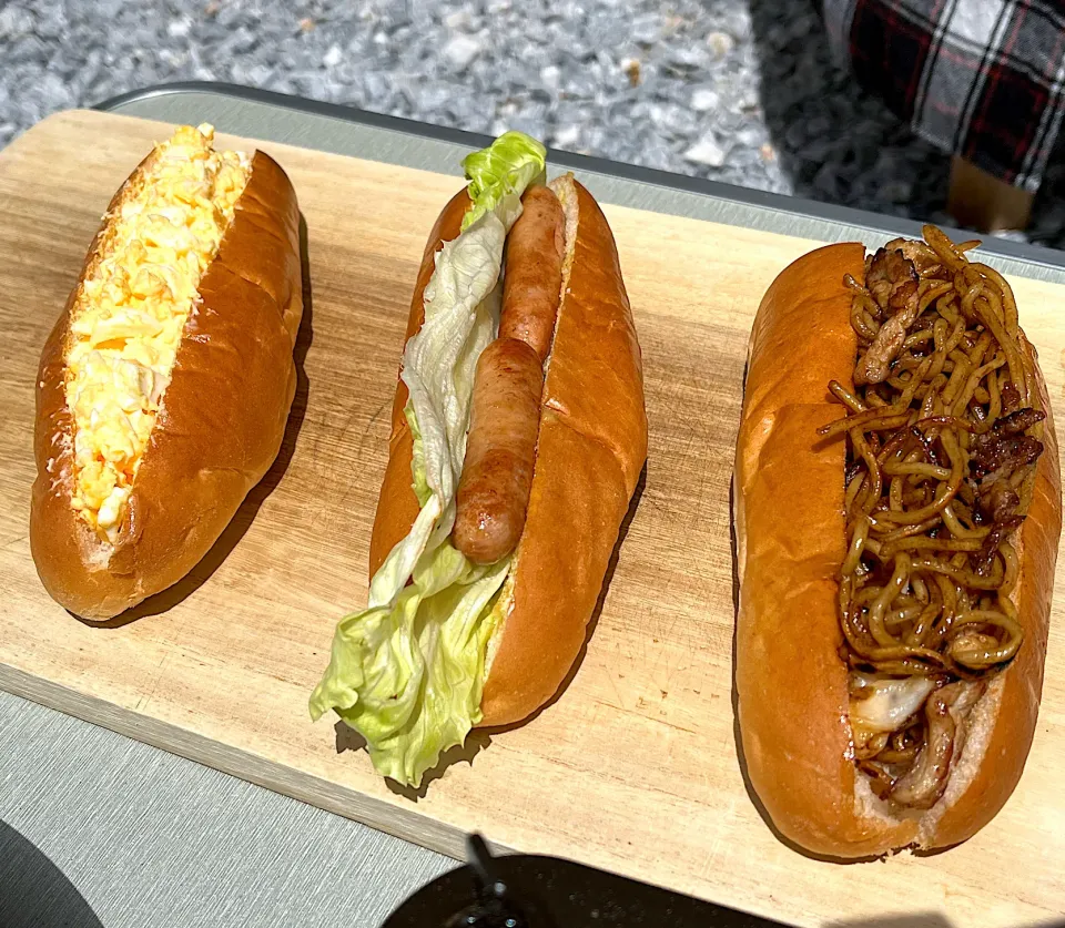 お庭でホットドッグ、たまごサンド、焼きそばパン|Kouji  Kobayashiさん